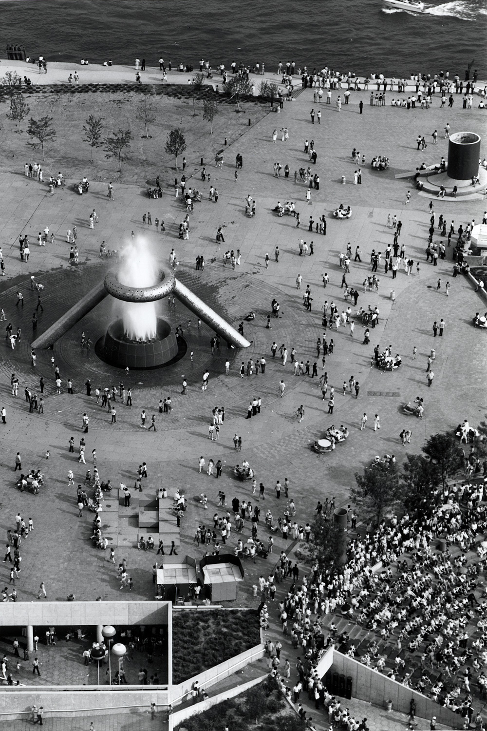 Philip A. Hart Plaza, Detroit - The Noguchi Museum